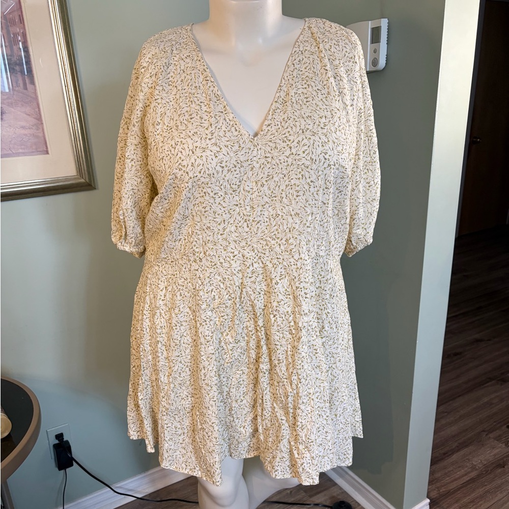 H&M Cream Floral V-Neck Tiered Dress